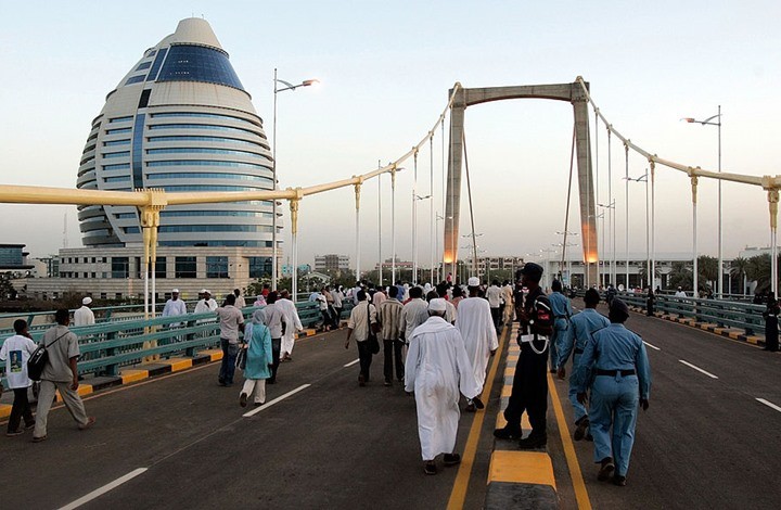 بعد 20 عاماً من إعفائهم.. السودان يفرض تأشيرة دخول على السوريين