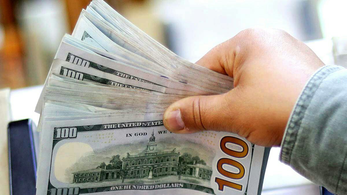 استقرار سعر صرف الليرة السورية في تعاملات اليوم عند 13800 للدولار الواحد