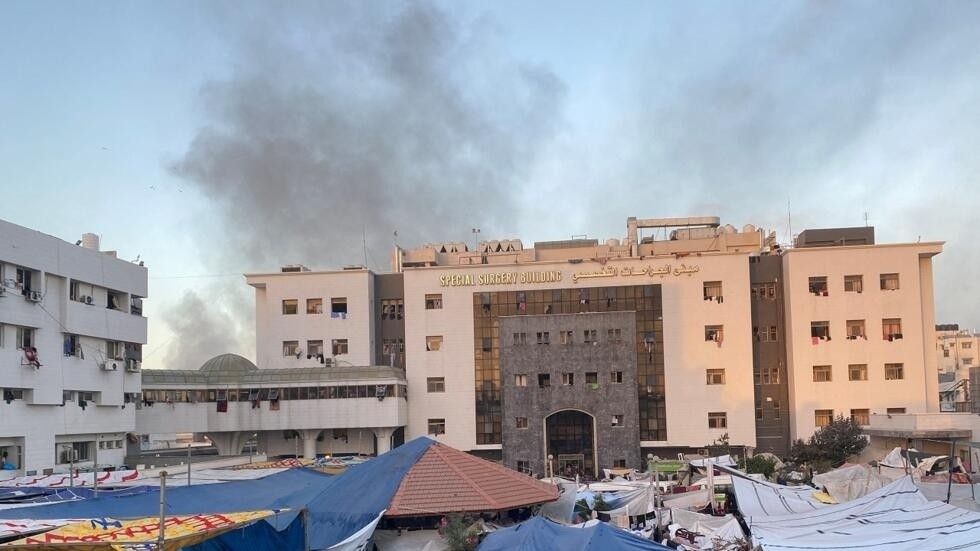 جيش الاحتلال يخلي مستشفى الشفاء في قطاع غزة وارتفاع عدد الشهداء إلى 12 ألف منذ بدء العدوان