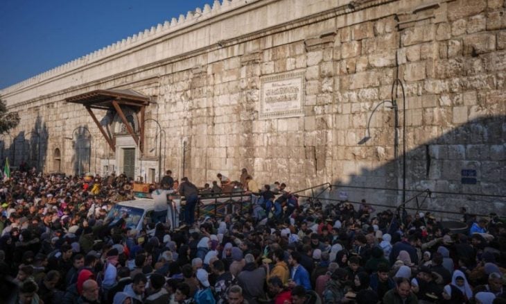 “محافظ دمشق” يتعهد بمحاسبة المسؤولين عن حادثة التدافع في المسجد الأموي