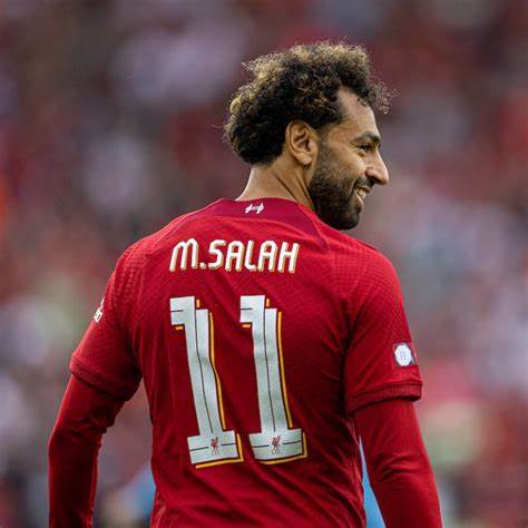 “محمد صلاح يعادل رقم تييري هنري ويواصل تألقه في الدوري الإنجليزي بتعادل ليفربول مع مانشستر يونايتد”